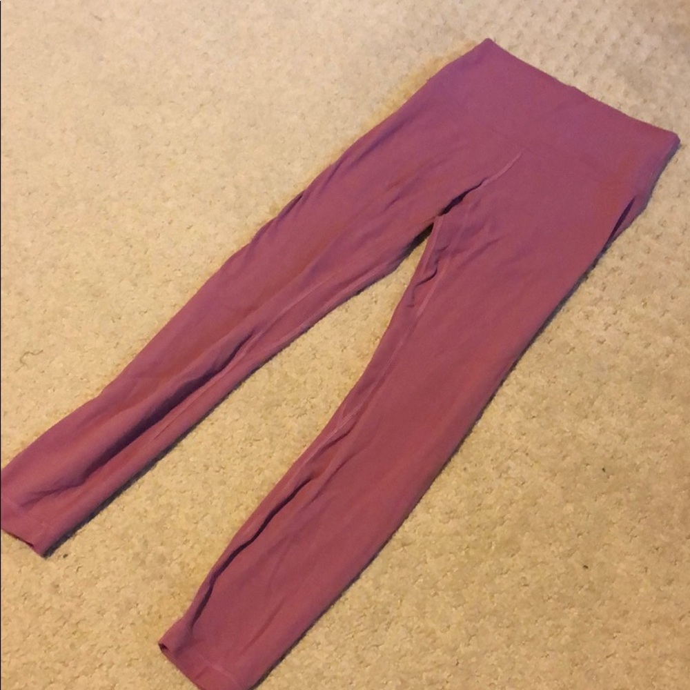 Lululemon pink aligns 28 size 4